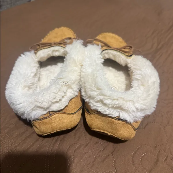 Porland boot company Women's Tan Suede Slippers Yellow Size 7 - Image 5