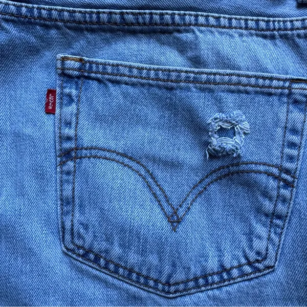 Y2K Levi’s Comfort Fit Distressed Cutoff Shorts - Image 9