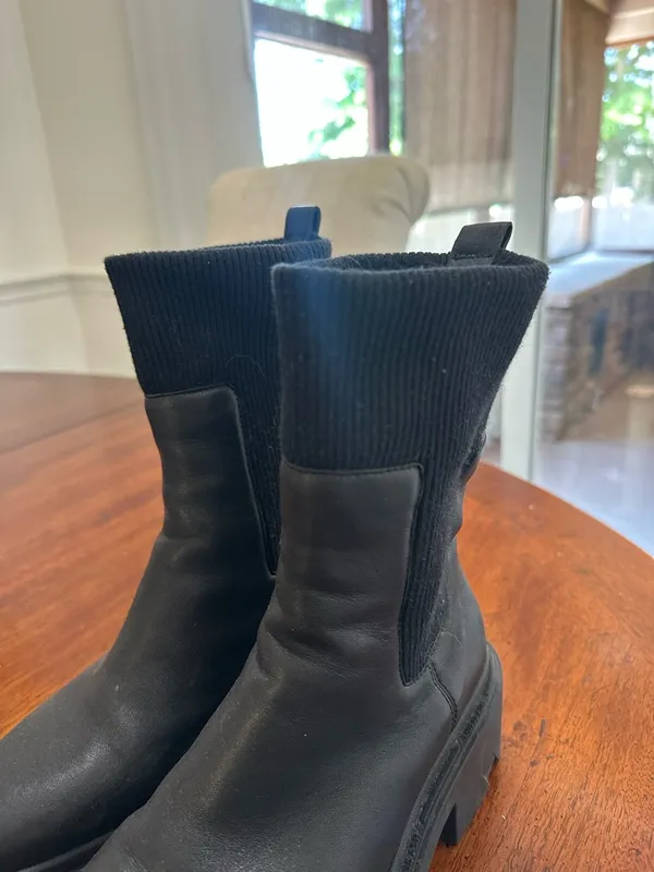 Black leather short boots Size 7 - Image 3