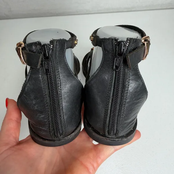 Free People 37 US 7 Gladiator Sandals Black Leather Studded Strappy Boho Flat - Image 9