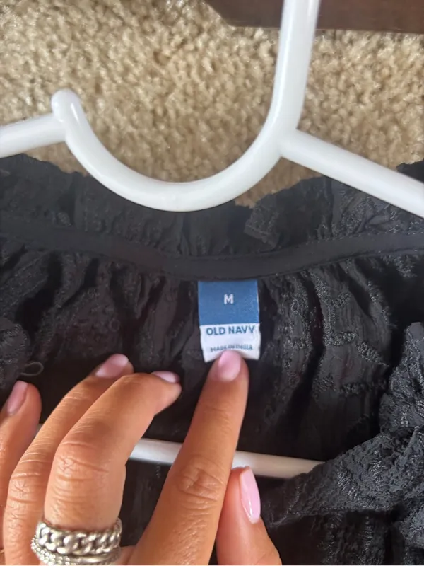 Old Navy Ruffle Trim Split Neck Top in Black - Size: Medium - Image 6