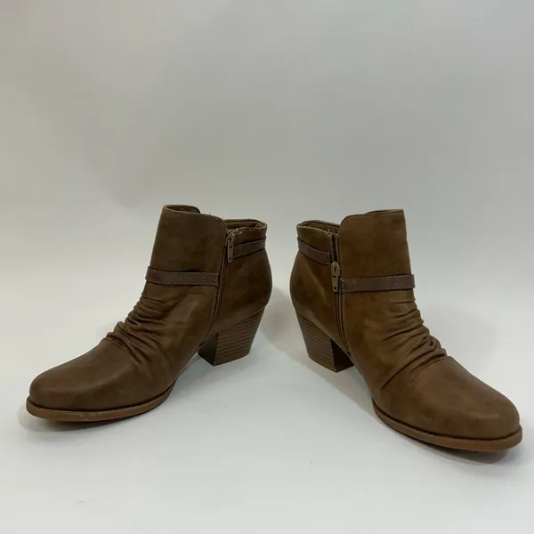 Yuu Tan leather Ankle Boots with Buckle Detail size 9M - Image 3