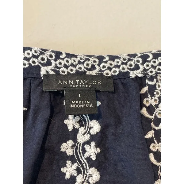 Ann Taylor Factory Navy Blue Embroidered 100% Cotton Button‑Up Top Size L - Image 2