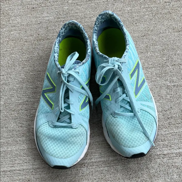New Balance 690 Running Aqua Sneakers size 9 - Image 2