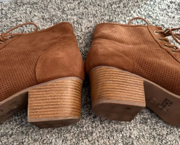 Quipid Short brown-tan boots with laces - Image 4