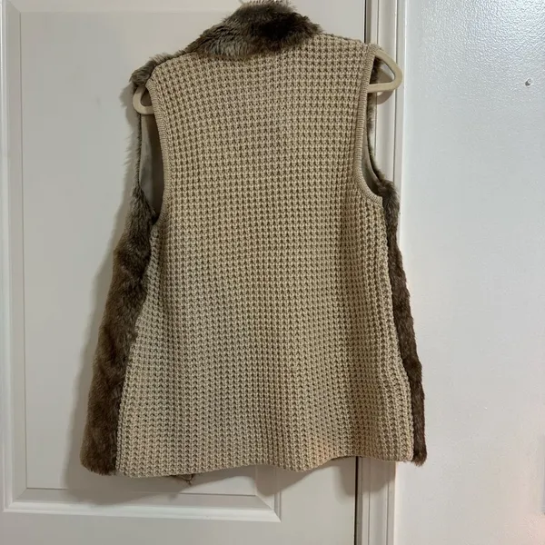 Elegant Faux Fur Vest in Rich Brown - Image 3