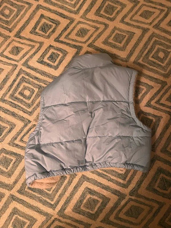 Light blue cropped puffer vest - Image 4