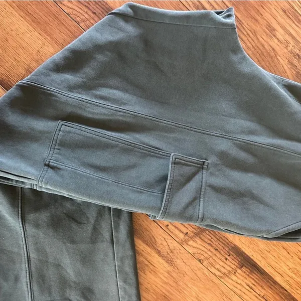 Old Navy Dynamic Fleece Cargo Pants - Image 2