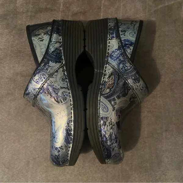 Dansko Metallic Silver and Blue Paisley LT Clogs eu37 us 7 - Image 3