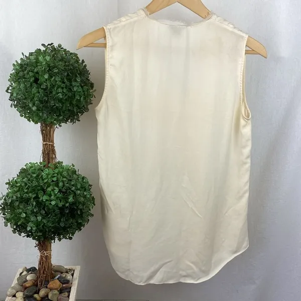 Theory 100% Silk Ivory Cream Sleeveless Ruffle Front Button Up Blouse Top S - Image 4