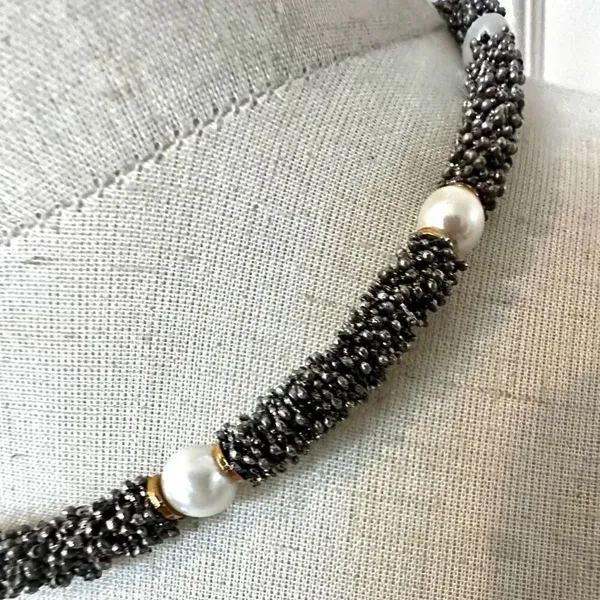 Silver tone faux pearl collar necklace - Image 2