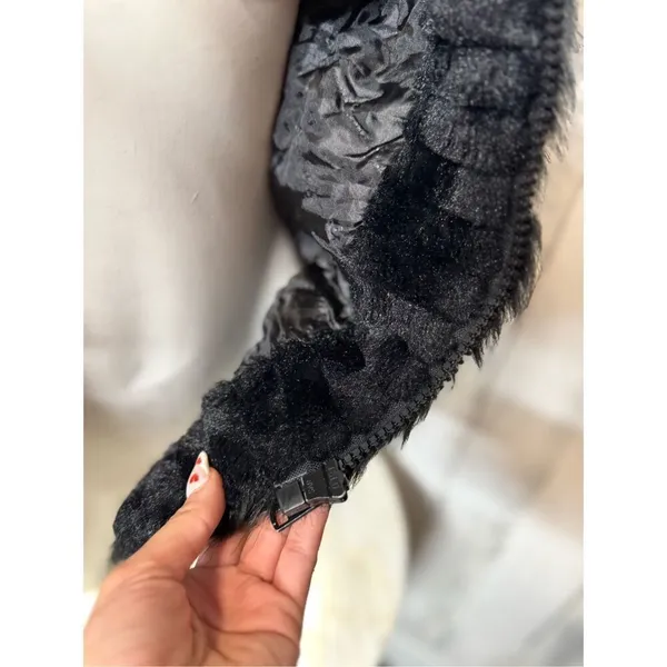Black Faux Fur Vest Women’s Small – Soft Plush Texture, Warm Lined, Zipper Closu - Image 10