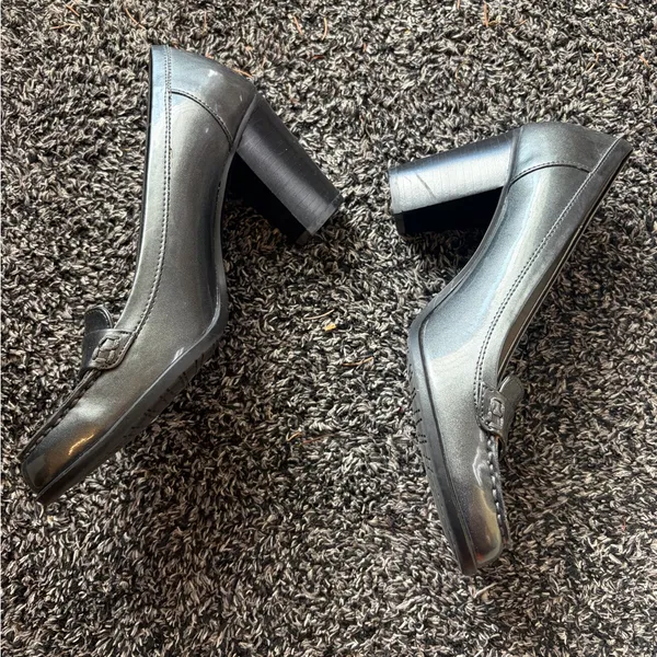 Bandolino Metallic Silver Flats - Image 7