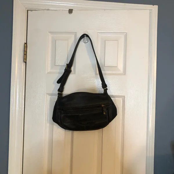 Fossil Black Leather Purse in great shape. It’s really cute - Image 2