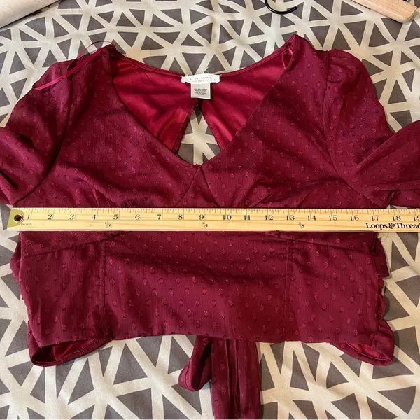 Kirious LA Burgundy Swiss Dot Chiffon Bell Sleeve Tie Back‎ Cutout Crop Top L - Image 10