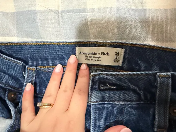 Abercrombie 90s Straight Ultra High-Rise Jeans - Image 2