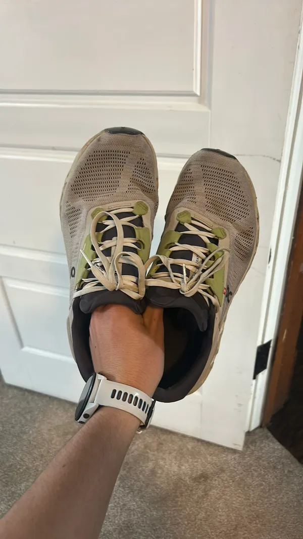 On Cloud Running Shoes - Image 4
