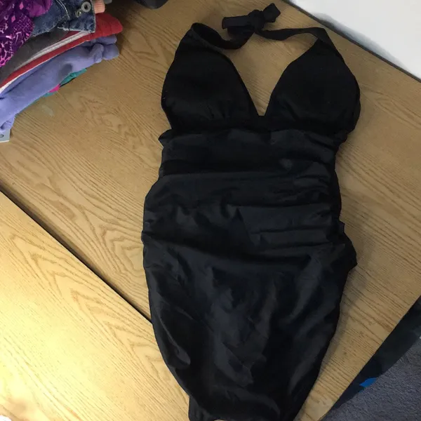 New Women’s 1pc Swimsuit Padded Ruched Medium Black - Image 5
