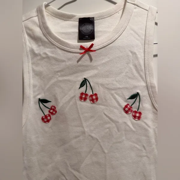 Pacsun Cherry Embroidered‎ White Tank Crop Top Size XS - Image 3