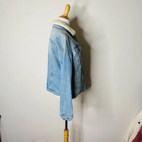 Universal Thread Denim Jacket with Partial Sherpa Lining - Image 5