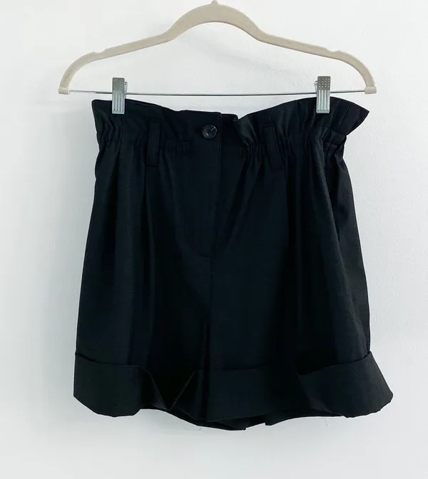 Aritzia Sunday Best Black Aki Paperbag High Rise Shorts - Image 3