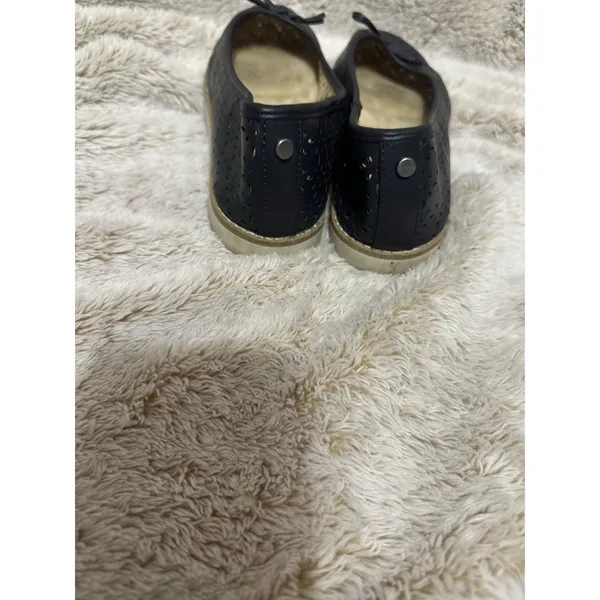 White Mountain Navy Blue Perforated Ballet Flats Comfort Size 9M Women’s Casual - Image 5