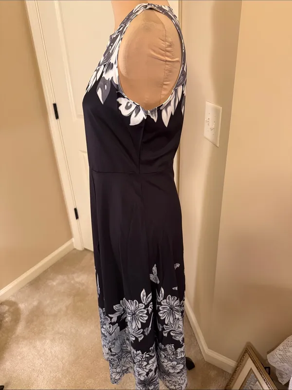 Classic Black & White Floral Sleeveless Dress - Image 2