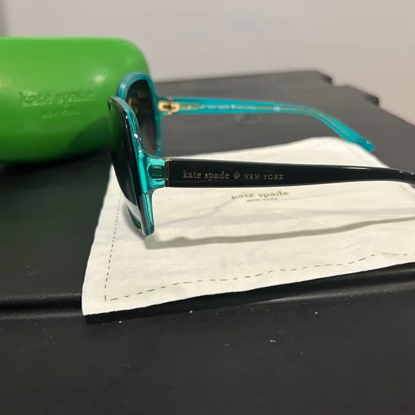 Kate Spade Green Wraparound Sunglasses with Matte Finish - Image 4
