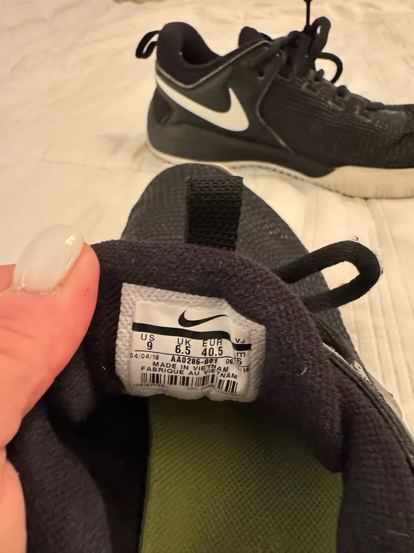 Nike Volleyball Shoes - Image 3