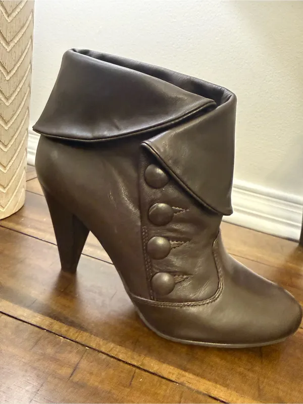 Gianni Bini Fold-Over Button Ankle Booties in Dark Brown size 7 - Image 9