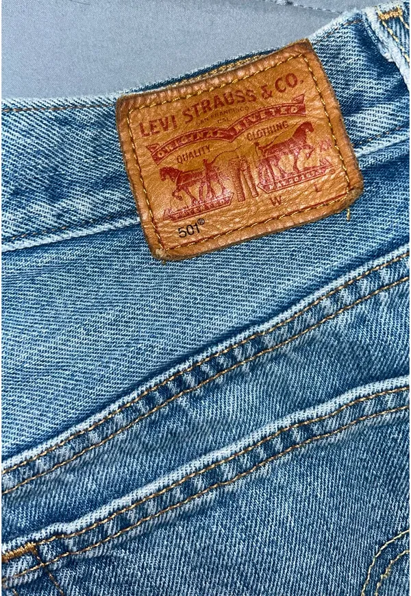 Levi’s Shorts 501 - Image 4