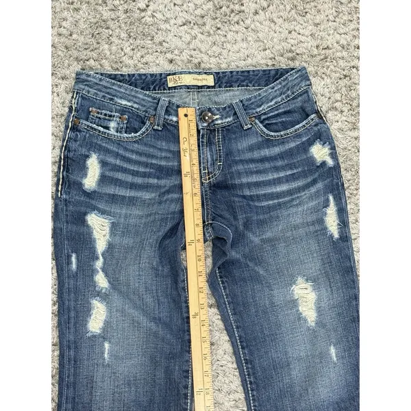 Buckle Women's BKE Sabrina Capri Destructed Dark Low Rise Blue Jeans Cropped Size 29 - Image 10
