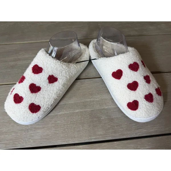 Cozy Red Heart Plush Slippers Size Women’s‎ 9 Faux Fur Sweetheart Sole Cozy Core - Image 4