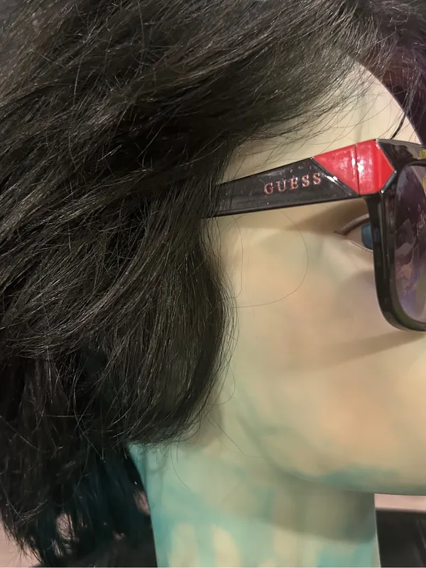 Guess Black Cat-Eye Sunglasses with Pink Corner Accents - Image 8