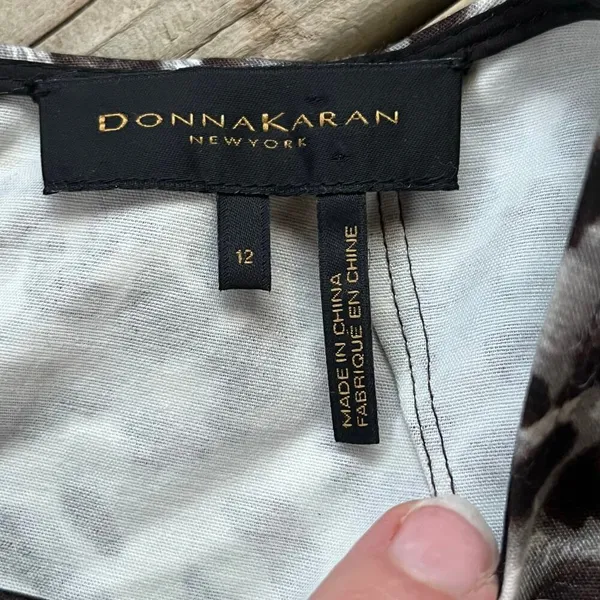 Donna Karan Women's Sleeveless Animal Print Top Size 12 - Image 5