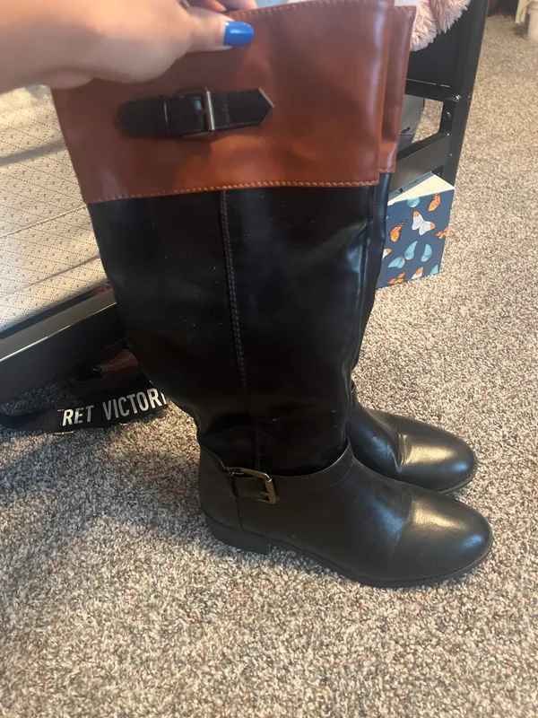 Winter Boots Size 7 - Image 2