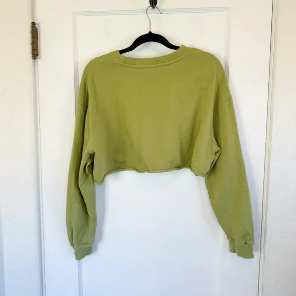 Vitality | Balance Athletica Warm Up Raw Hem Crop‎ Crewneck Sweatshirt Green - Image 6