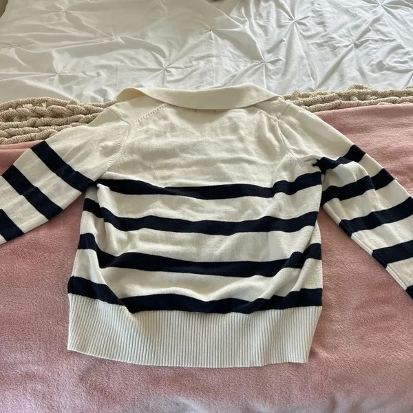 Banana Republic cream and navy striped sweater - Image 3