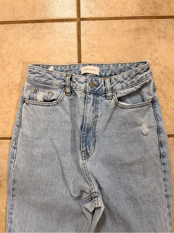 Light Wash High Rise Boyfriend Jeans - Image 2