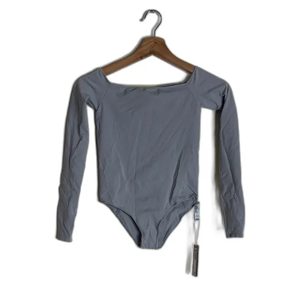 Skims essential bodysuit off shoulder light grey size small medium ladies - Image 2