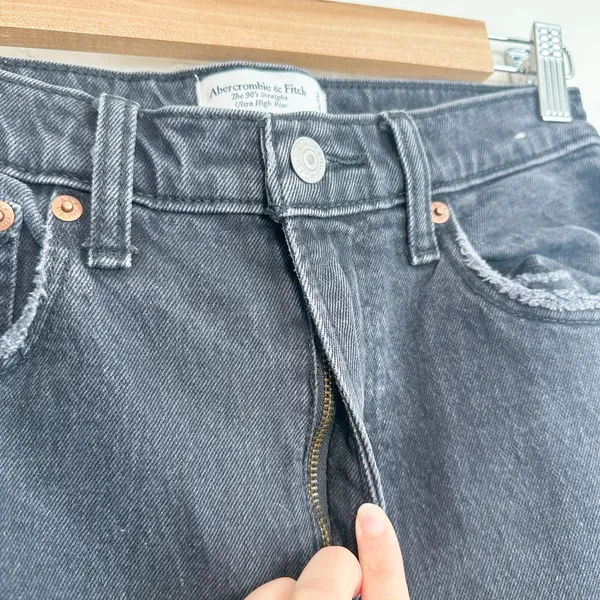Abercrombie & Fitch | 90s Straight Ultra High Rise Distressed‎ Black Jeans Sz 27 - Image 4