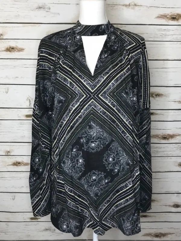 💋Free People Black Printed Choker Keyhole Blouse Medium NWT - Image 4