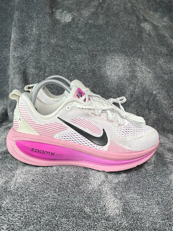 Nike Air Zoom Vomero 18 Summit White Elemental Pink Women Size 9 Running Shoes HM6804-105 - Image 4