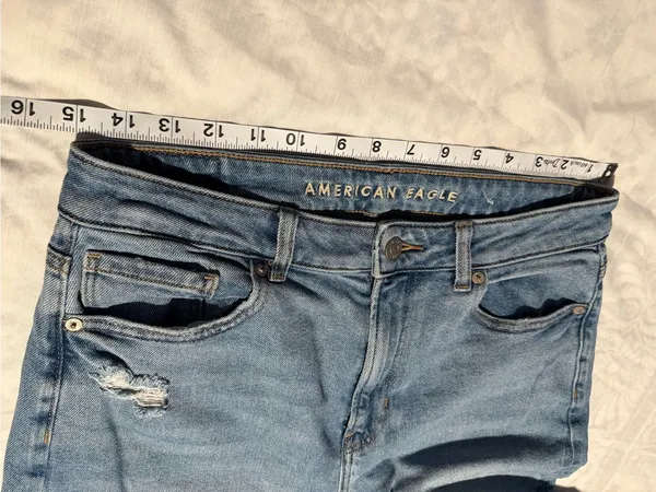 American Eagle Outfitters Women's Light Wash mom jeans size 10 short - Image 9