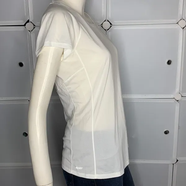 New Balance White Short Sleeve Athletic Top Size Medium - Image 5