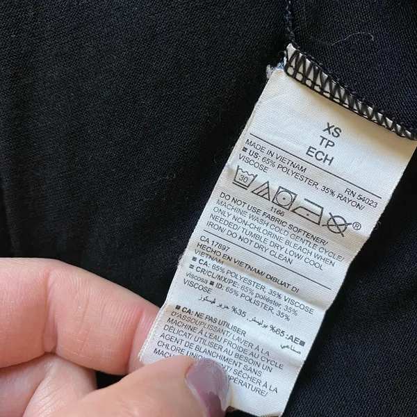 Old Navy Split back active top - Image 8