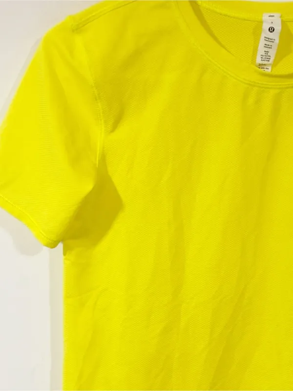 Lululemon High-Neck Running and Training T-Shirt Size 2 Yellow Serpentine - Image 2