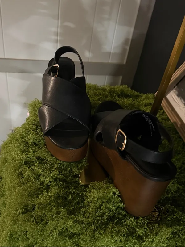 Women's Black Platform Wedge Sandals with Wood-Effect Sole - Image 2