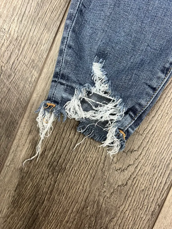 Good American Distressed Jeans - Image 5