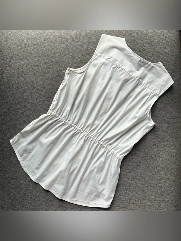 Theory Kenan Gathered Luxe Sleeveless Button-Down Top Medium - Image 5
